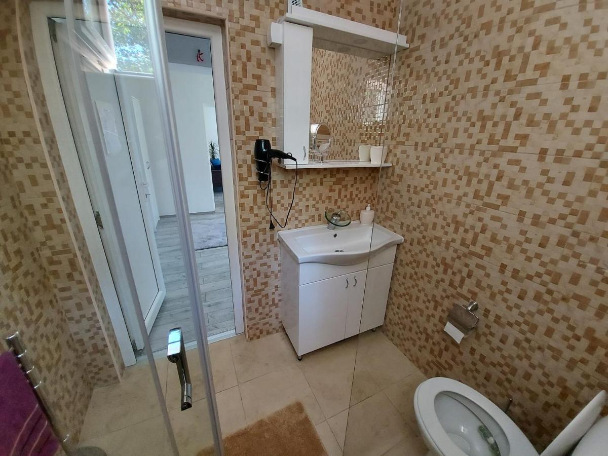 Fenix Apartment & Rooms Vinci Luaran gambar